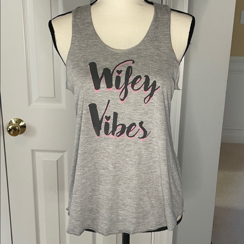 “Wifey Vibes” Gray Graphic Tank